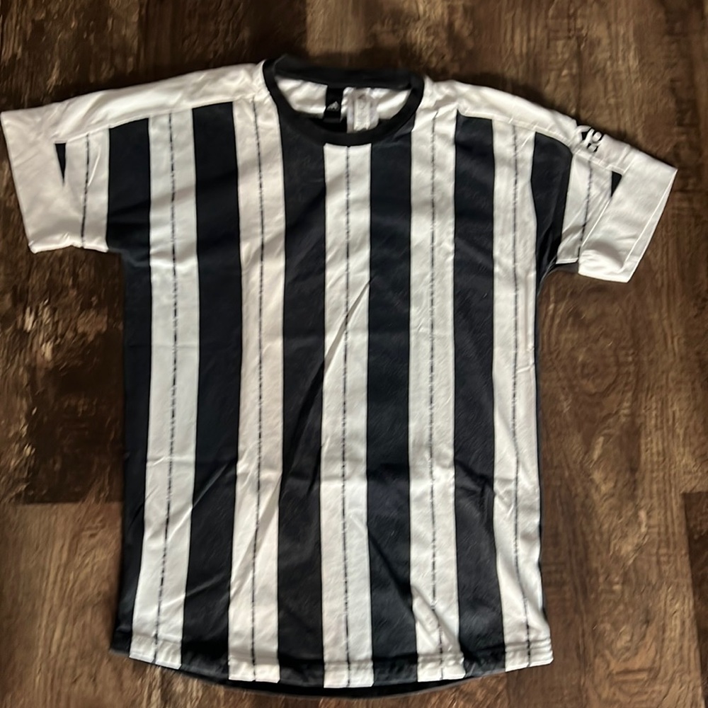 Adidas tshirt S size